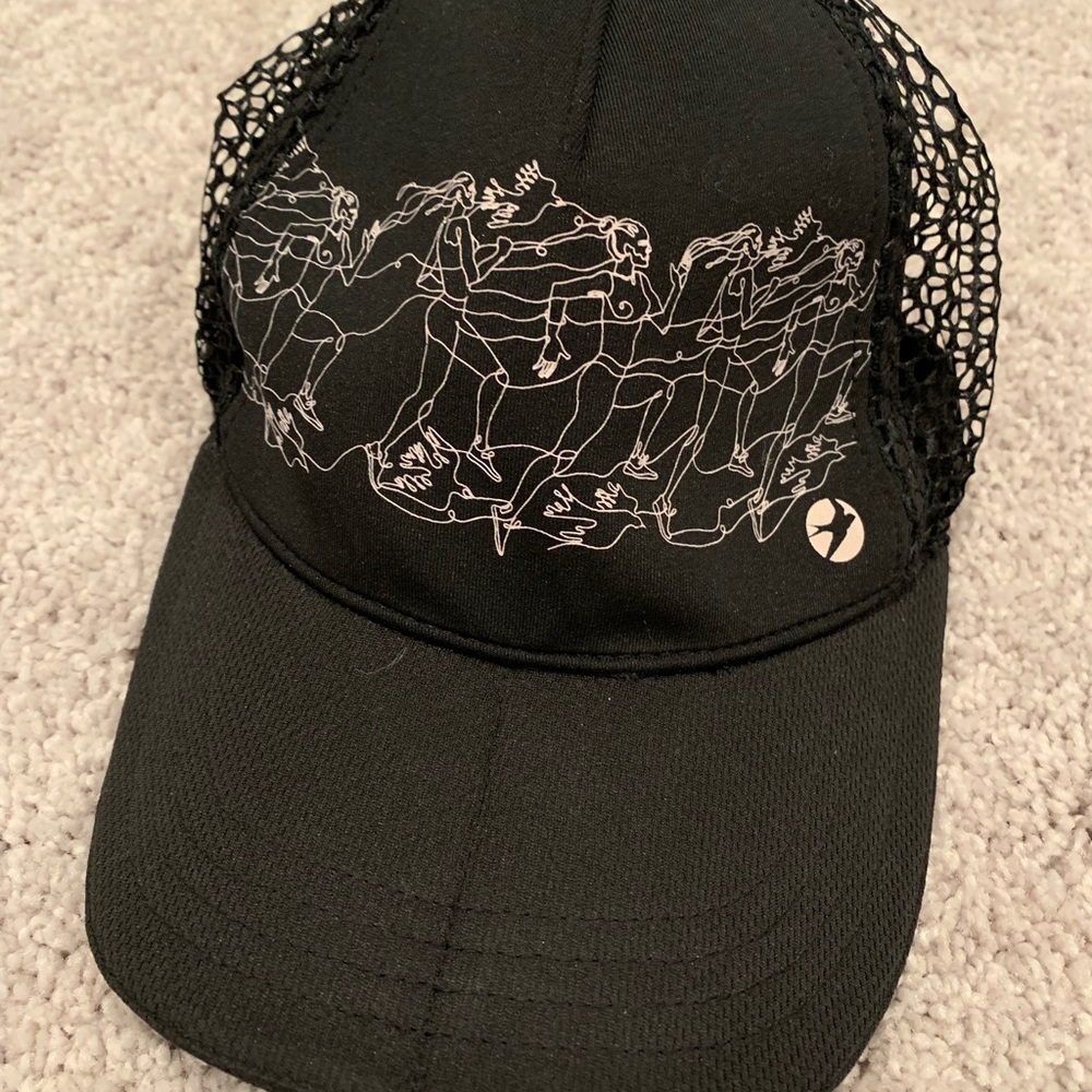 Oiselle Runner Trucker Hat